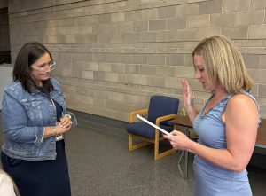 Catherine  O'Brien, Clerk of the Board, administers the Oath of Office to Kelly Pitcheralle 